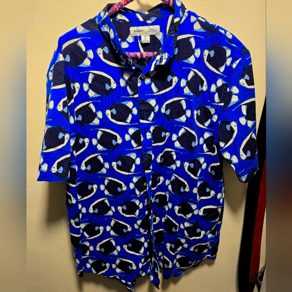 Old navy blue fish print button up shirt
